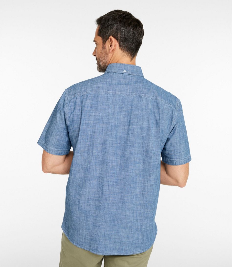 Traditional Untucked Fit Short-Sleeve Men's Comfort Stretch® Chambray Shirt