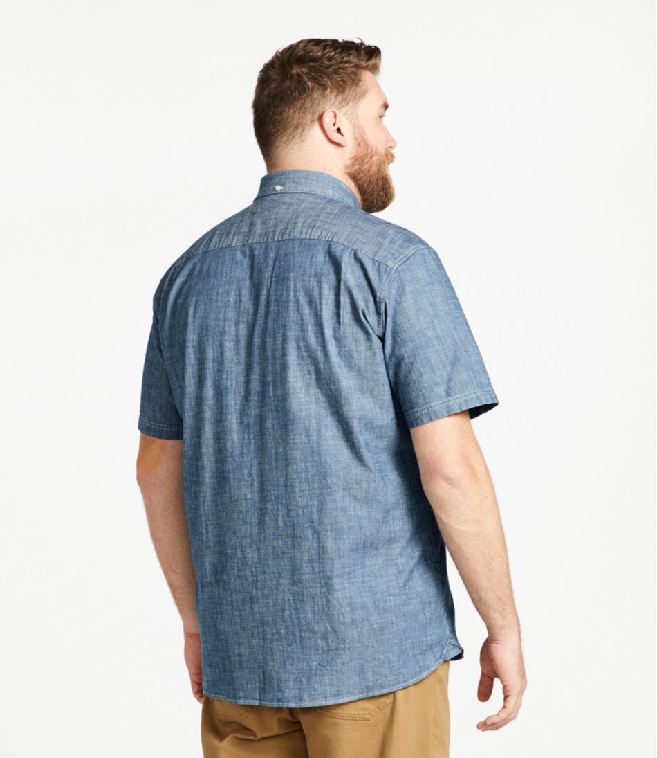 Traditional Untucked Fit Short-Sleeve Men's Comfort Stretch® Chambray Shirt